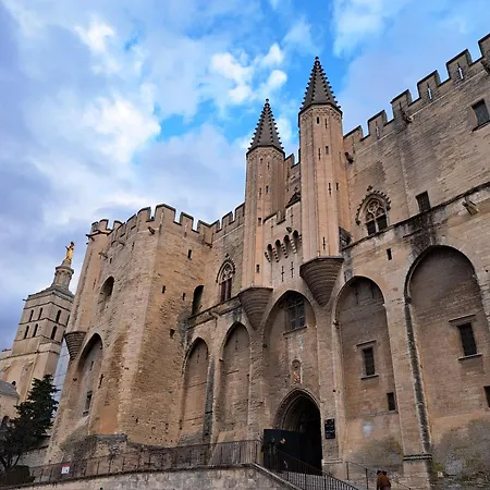 Du Uzès