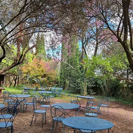 Du Frühstückspension Uzès
